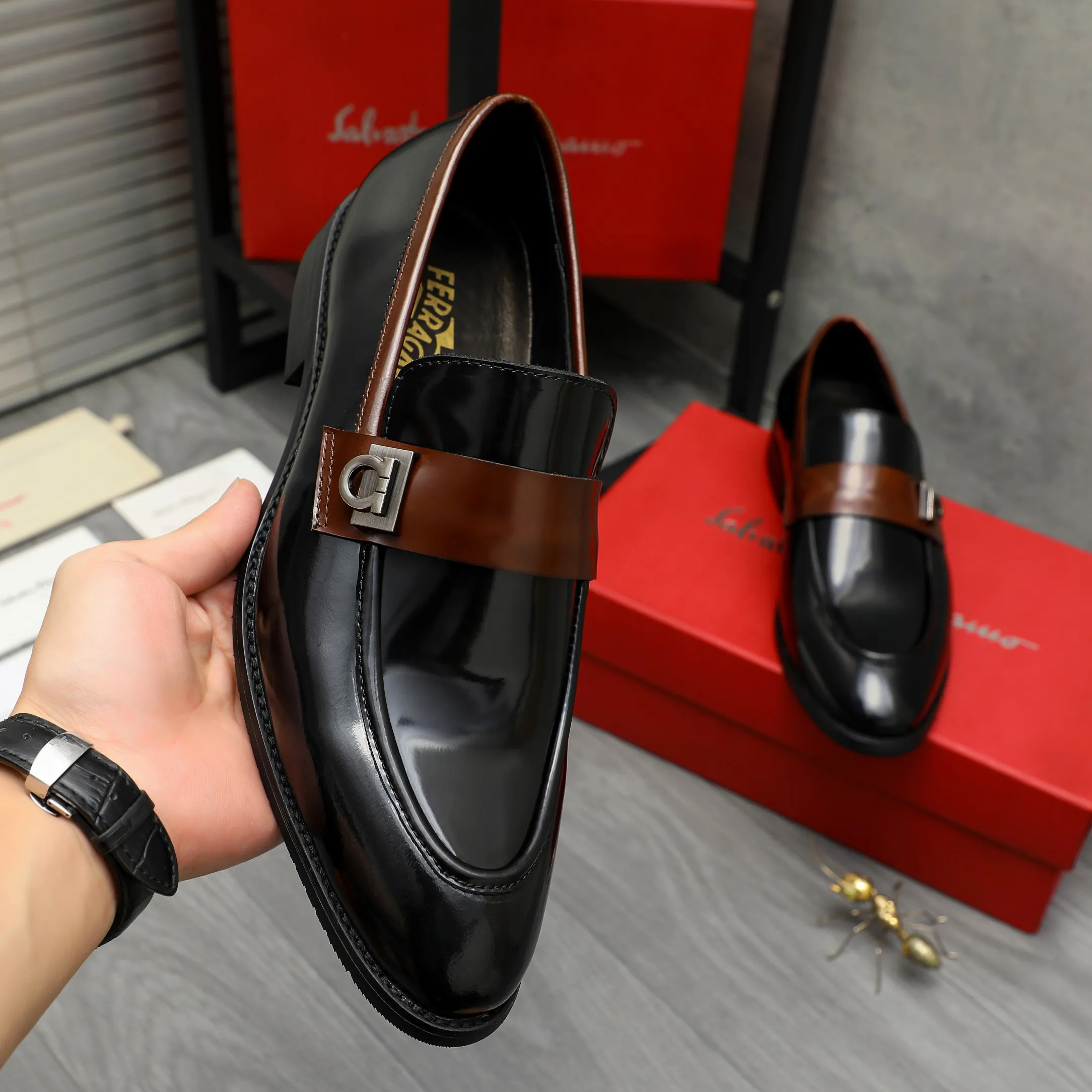 Men's shoes 💰460 Product trademark: Ferragamo "Ferragamo" business slip-on leather shoes Regular size: 39-44 Product materials: Selected high-quality pearlescent cowhide upper, cowhide lining, original outsole